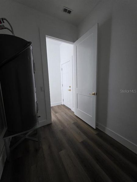 Spacious, unfurnished interior of a new home in , Seminole (Image 25).