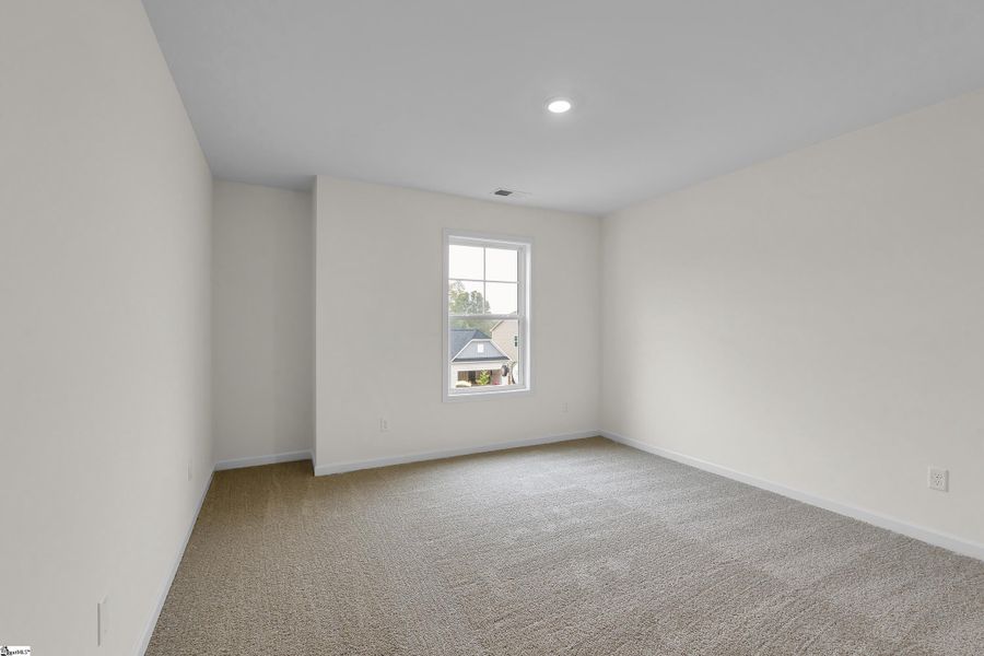 Spacious, unfurnished interior of a new home in Lynbrook, Boiling Springs (Image 25).