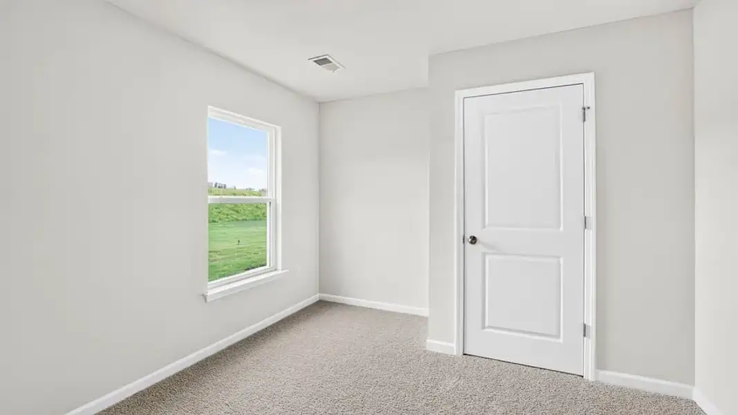 Spacious, unfurnished interior of a new home in Trailside Run, Spartanburg (Image 26).