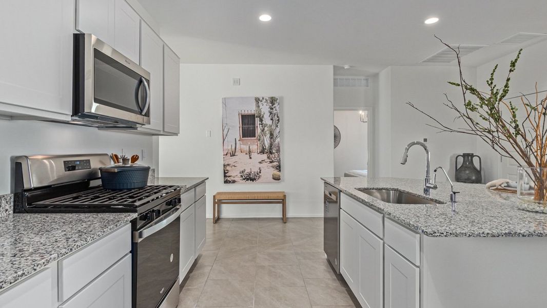 Furnished interior view inside a new home in Sycamore Vista, Vail (Image 25).