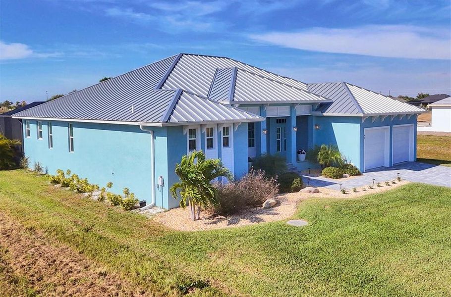 Exterior details and patio area of a home in , Placida (Image 33).