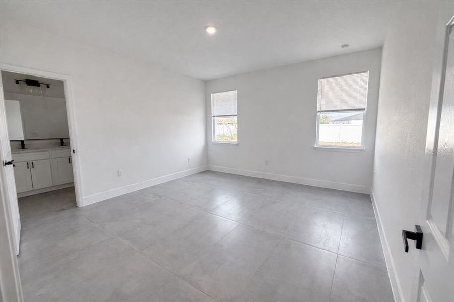 Spacious, unfurnished interior of a new home in , Ocala (Image 18).