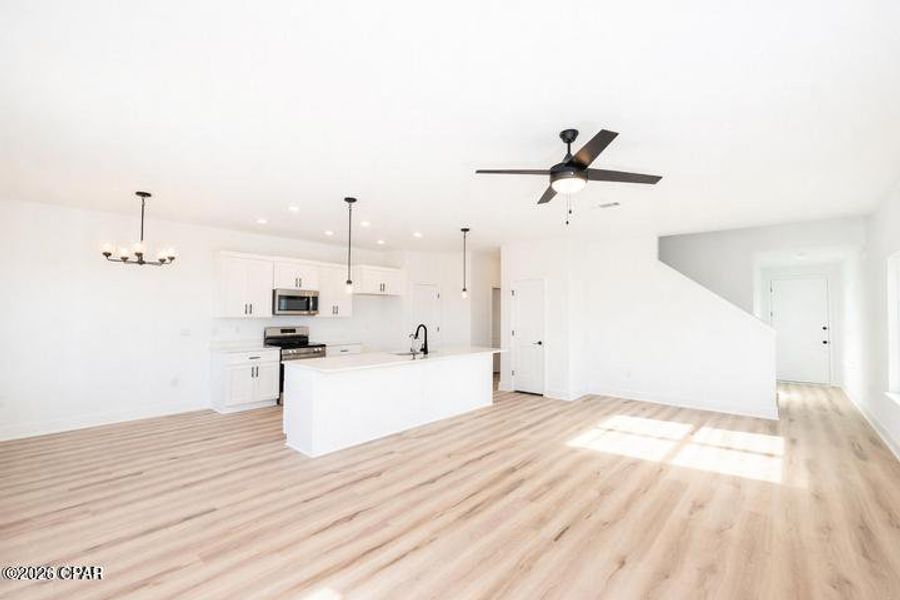 Spacious, unfurnished interior of a new home in College Station, Panama City (Image 5).
