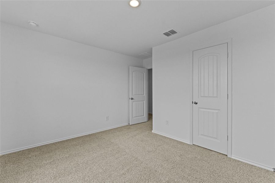 Spacious, unfurnished interior of a new home in Arroyo Ranch, Seguin (Image 24).