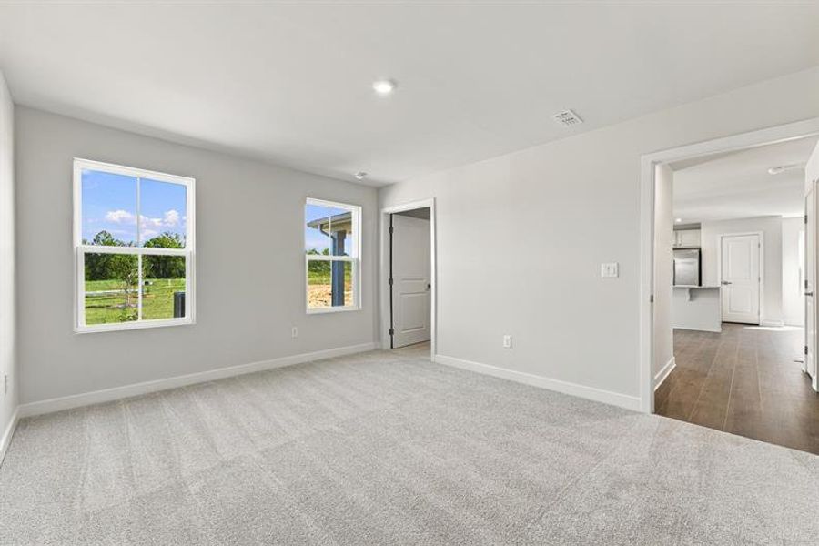 Spacious, unfurnished interior of a new home in Linwood Estates, Lexington (Image 11).