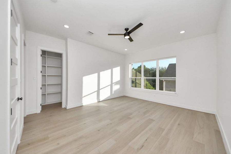 Spacious, unfurnished interior of a new home in , Houston (Image 33).