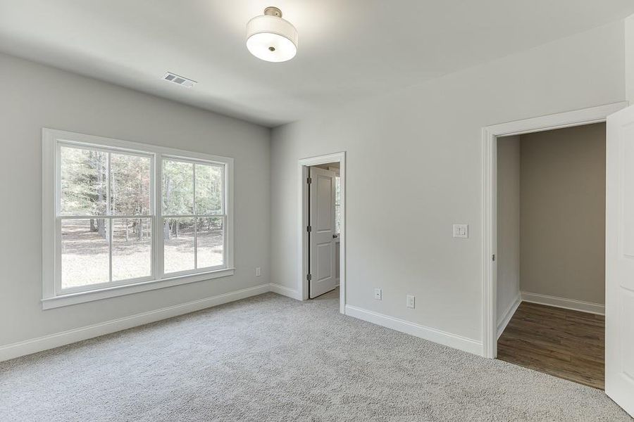 Spacious, unfurnished interior of a new home in , Bishop (Image 51).