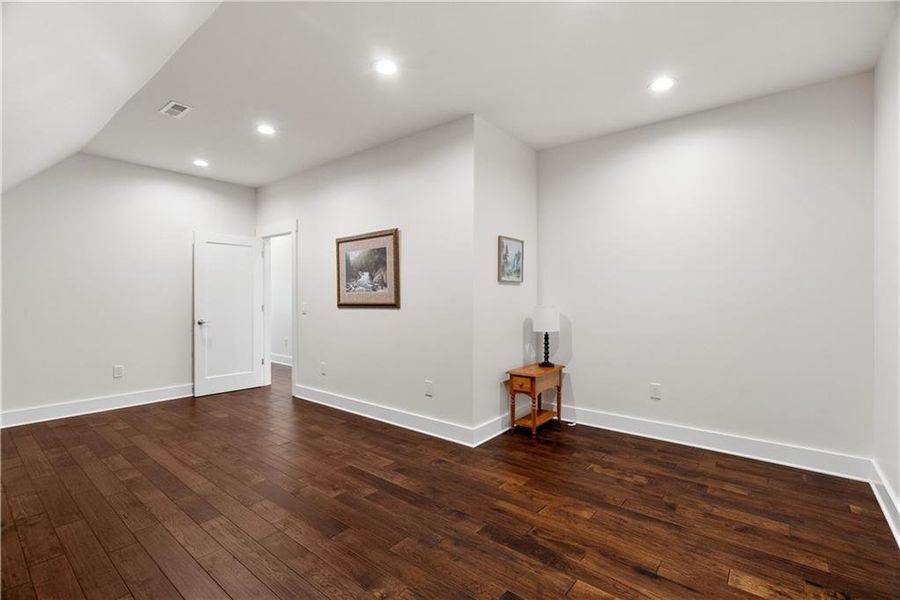 Spacious, unfurnished interior of a new home in , Resaca (Image 21).