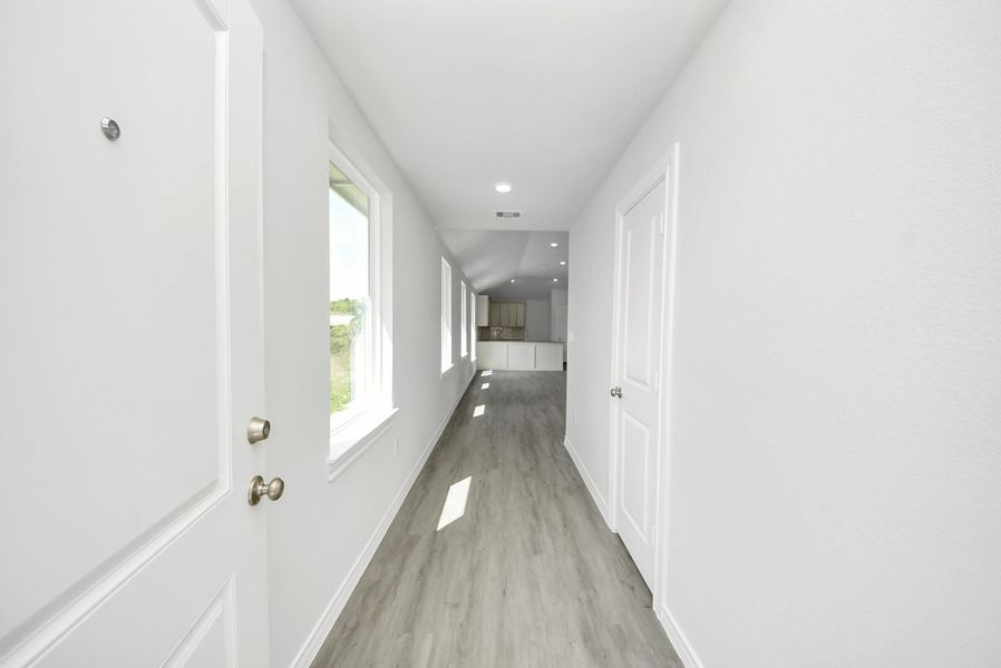 Spacious, unfurnished interior of a new home in Santa Fe, Cleveland (Image 18).