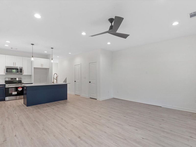 Spacious, unfurnished interior of a new home in , Houston (Image 19).