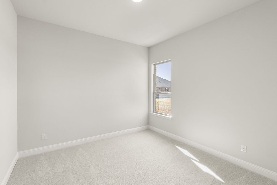 Spacious, unfurnished interior of a new home in River Ranch, Van Alstyne (Image 23).