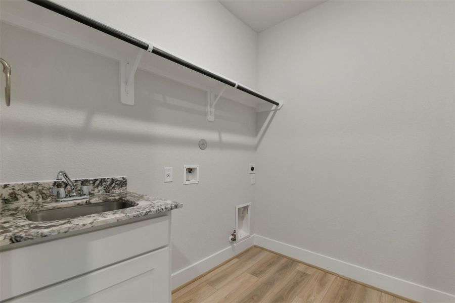 Furnished interior view inside a new home in Lago Mar, Texas City (Image 12).