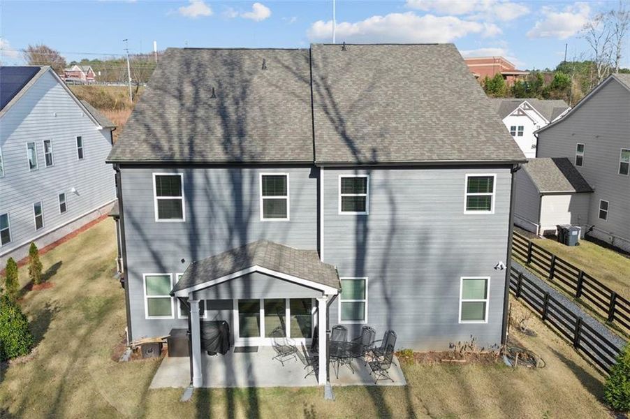 Exterior details and patio area of a home in Hillside Manor, Powder Springs (Image 26).