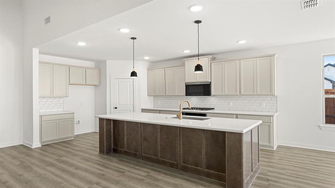 09. 9301 Derry - Kitchen (2)