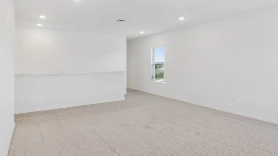 Representative unfurnished interior of a home built from the Coral by D.R. Horton in Hawthorne Ranch, Lakeland (Image 34).
