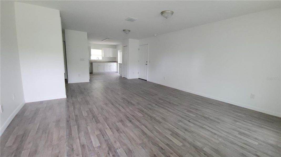 Spacious, unfurnished interior of a new home in , Daytona Beach (Image 10).