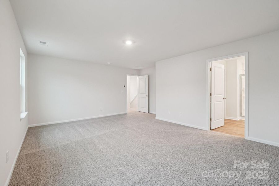 Spacious, unfurnished interior of a new home in Laurelbrook, Sherrills Ford (Image 15).