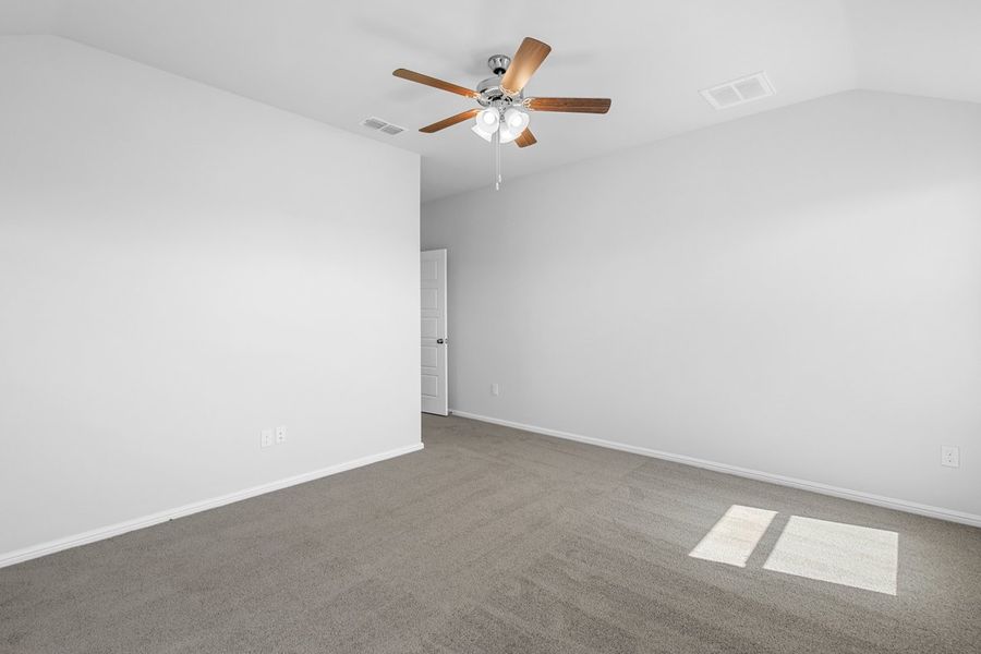 Representative unfurnished interior of a home built from the BELLVUE by D.R. Horton in Faculty Row, Abilene (Image 39).