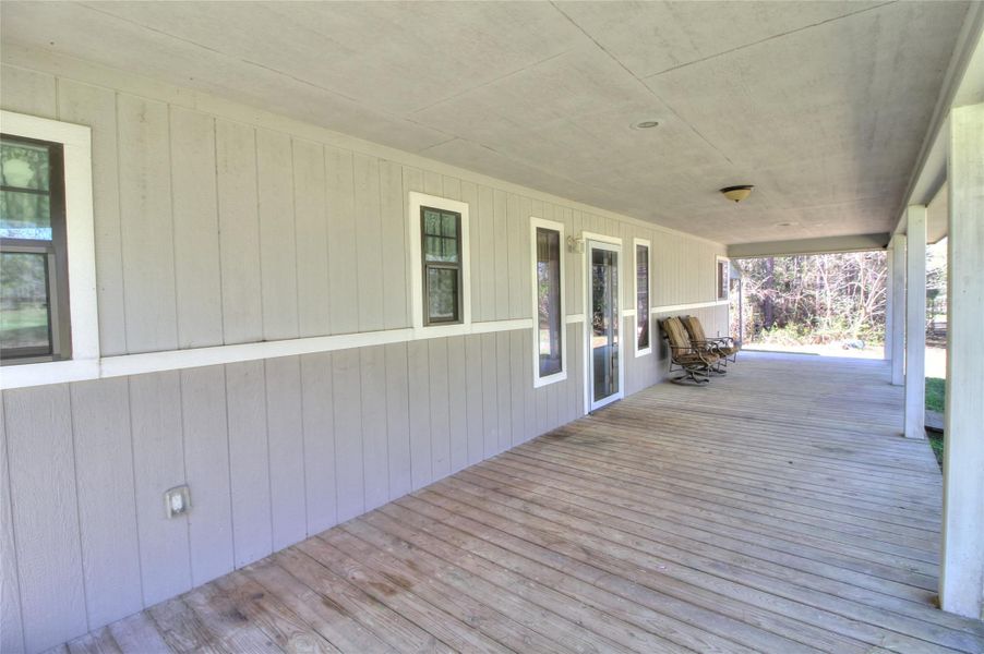 Exterior details and patio area of a home in , Lufkin (Image 7).