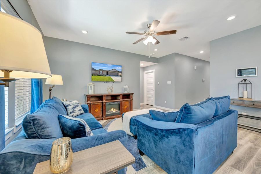 Furnished interior view inside a new home in Central Park, Texas City (Image 13). Furnished interior view inside a new home in Central Park, Texas City (Image 13).