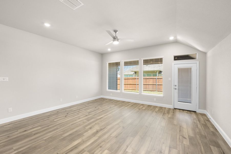 Spacious, unfurnished interior of a new home in Pirate Village, Granbury (Image 18).