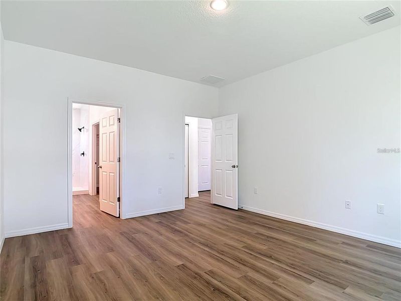 Spacious, unfurnished interior of a new home in , North Port (Image 40).