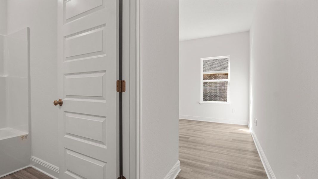 Spacious, unfurnished interior of a new home in Owl's Head Farms, Freeport (Image 28).