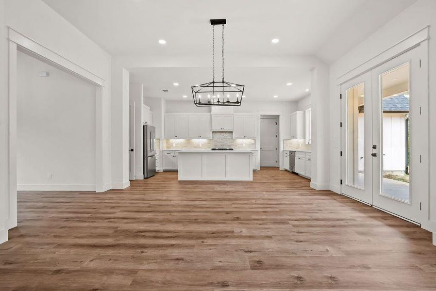 Spacious, unfurnished interior of a new home in , Weatherford (Image 33).