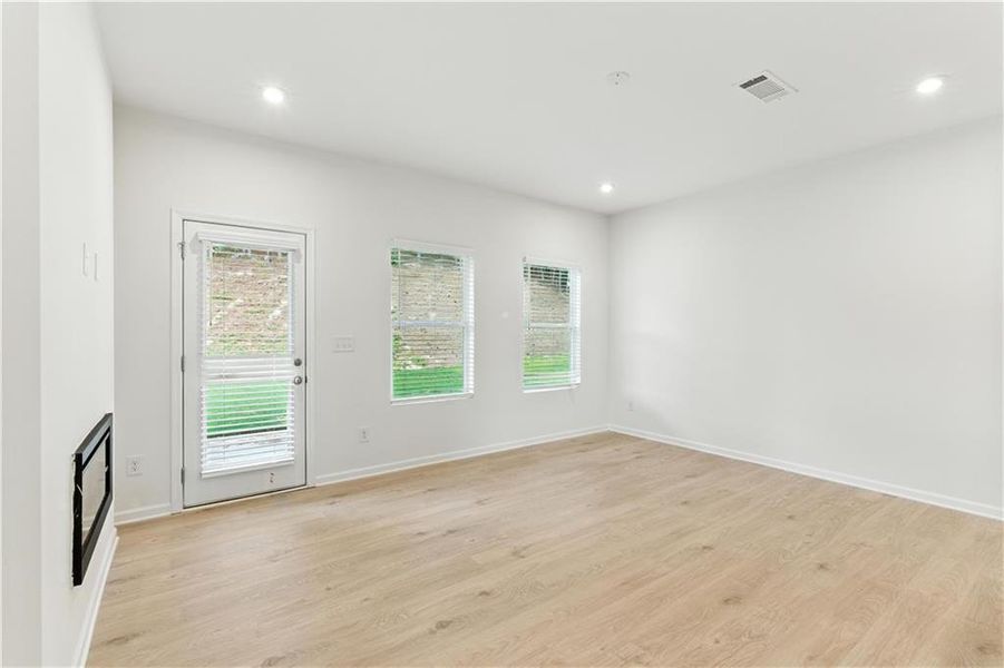 Spacious, unfurnished interior of a new home in The View at Groover’s Lake, Lithia Springs (Image 11).