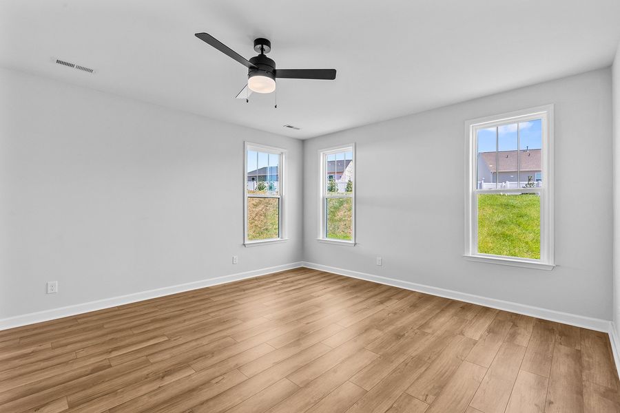Spacious, unfurnished interior of a new home in Hanes Lake, Winston-Salem (Image 25).