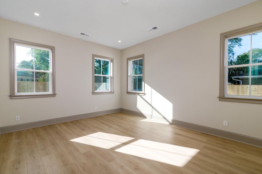 Spacious, unfurnished interior of a new home in , Charleston (Image 29).