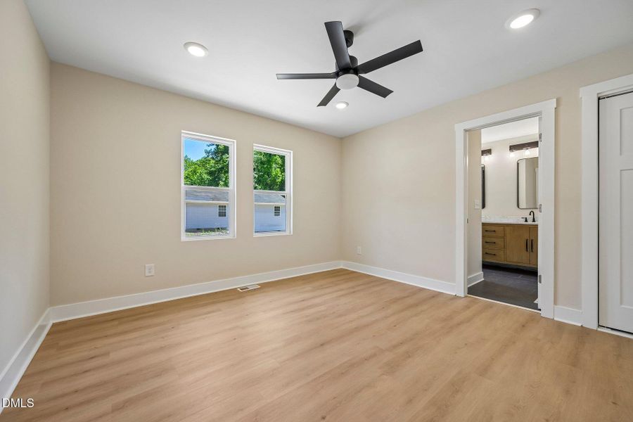29-web-or-mls-Berwyn Ave-S1405-029