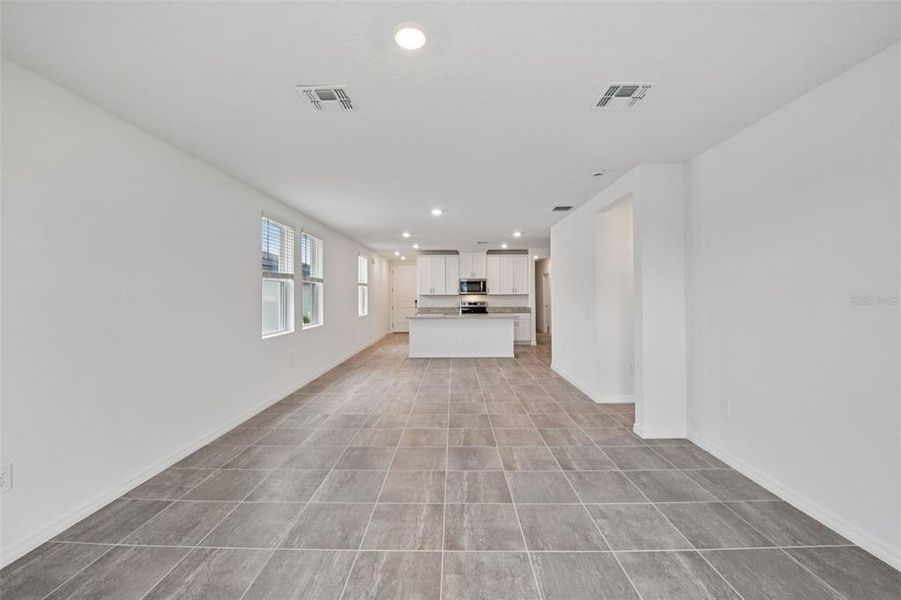 Spacious, unfurnished interior of a new home in Hamilton Bluff - Classic Series, Lake Hamilton (Image 13).