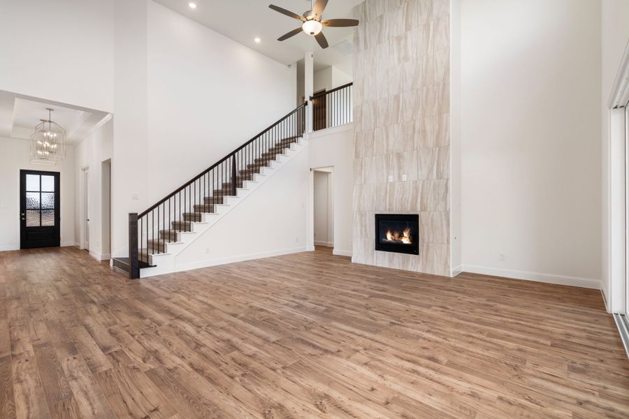 Spacious, unfurnished interior of a new home in Lake Breeze, Lavon (Image 28).