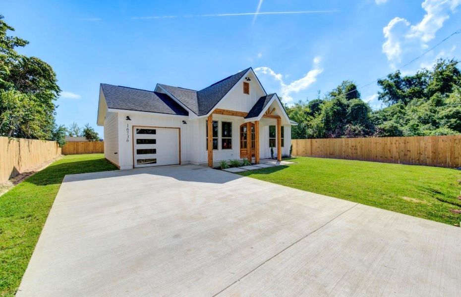 Exterior details and patio area of a home in , Channelview (Image 15). Exterior details and patio area of a home in , Channelview (Image 15).