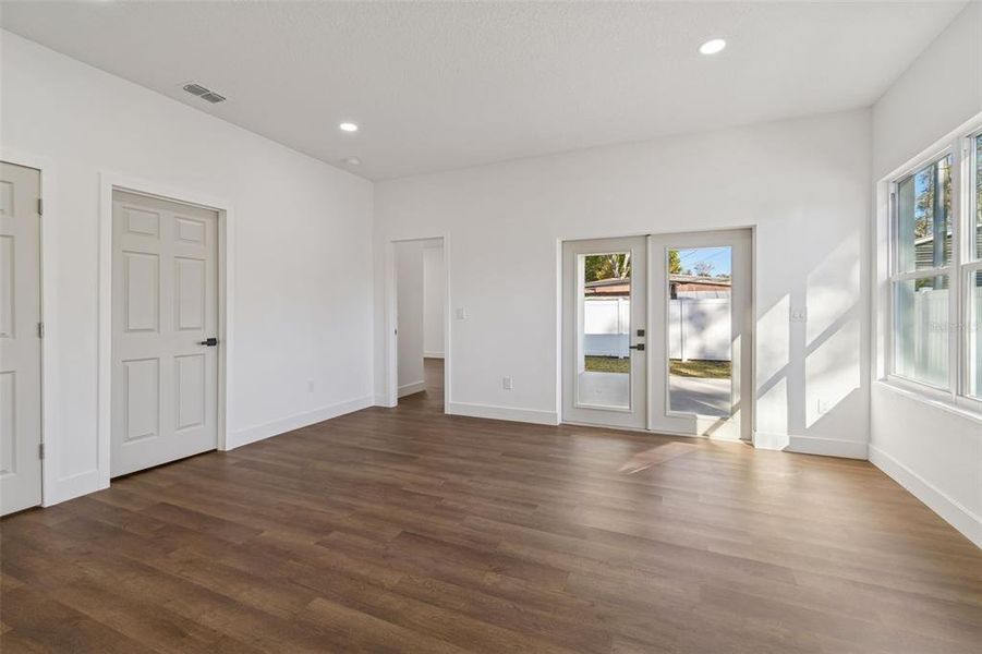 Spacious, unfurnished interior of a new home in , St. Petersburg (Image 45). Spacious, unfurnished interior of a new home in , St. Petersburg (Image 45).