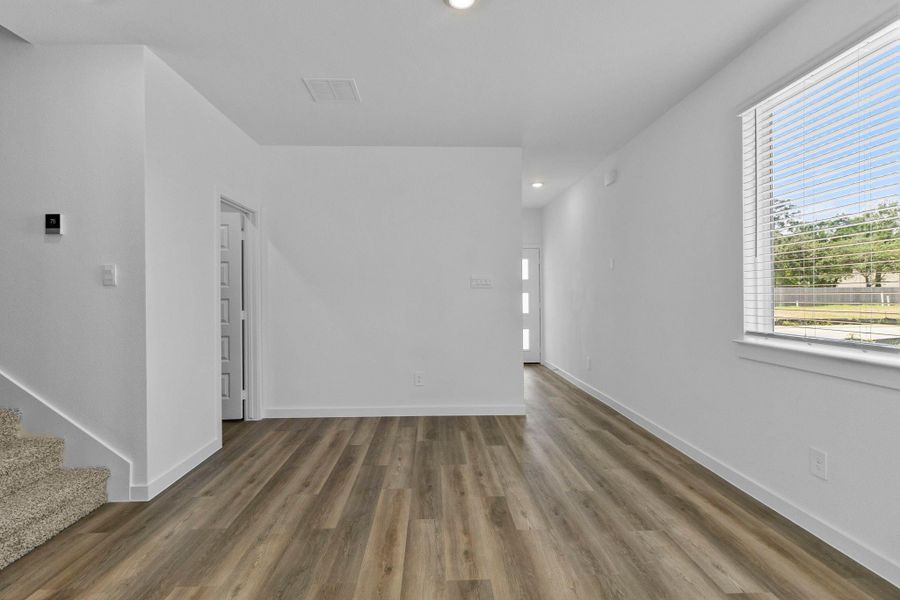 Spacious, unfurnished interior of a new home in Highland Court, Houston (Image 12).