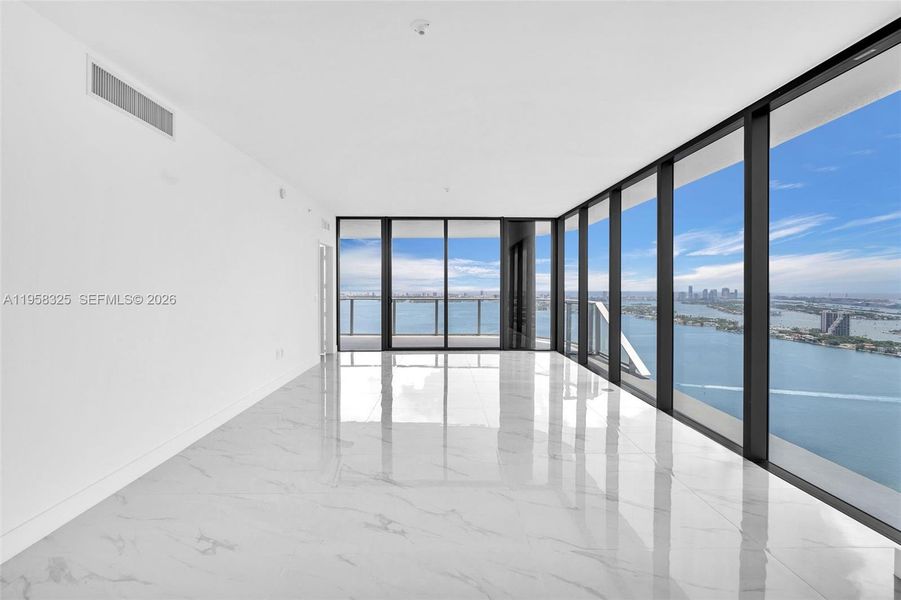 Spacious, unfurnished interior of a new home in Aria Reserve, Miami (Image 35).