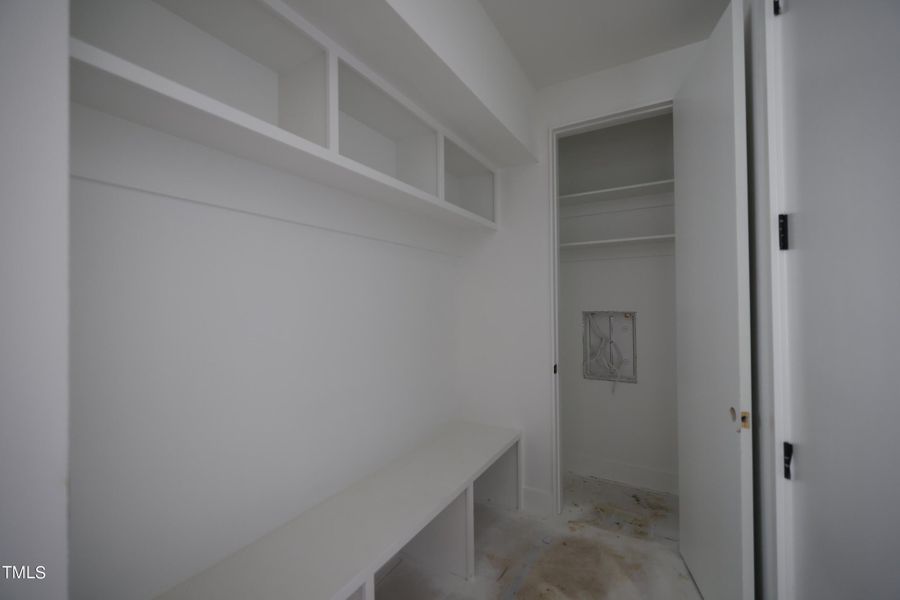 810 Mudroom 2