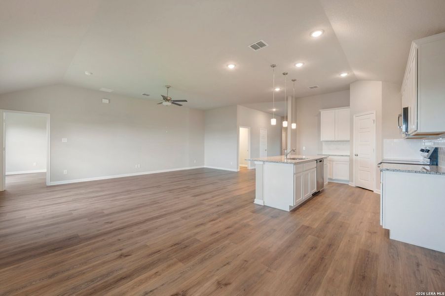 Spacious, unfurnished interior of a new home in Legacy Hills, San Antonio (Image 30).