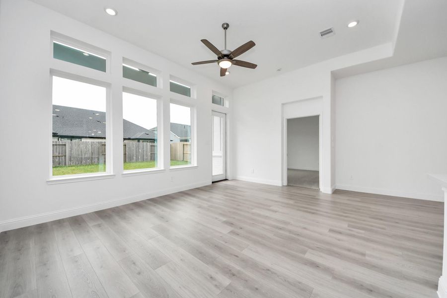 Spacious, unfurnished interior of a new home in , Missouri City (Image 41).