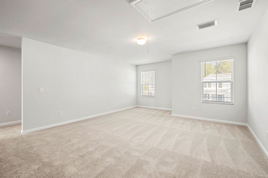 Spacious, unfurnished interior of a new home in Heartwood, Richmond Hill (Image 16).
