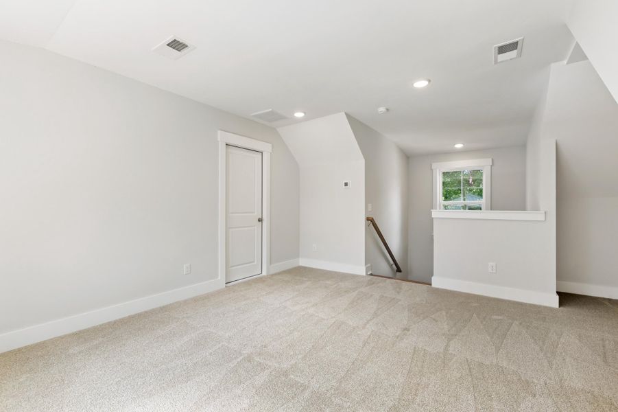 Spacious, unfurnished interior of a new home in , Charleston (Image 19).