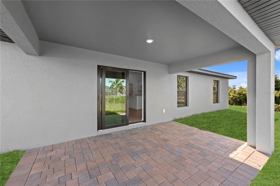 Exterior details and patio area of a home in , Port Charlotte (Image 2).