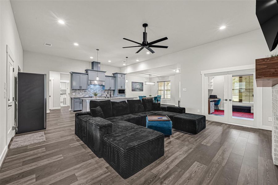 Furnished interior view inside a new home in , Alvin (Image 9).