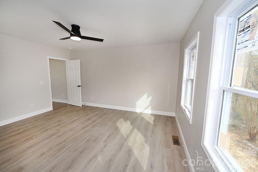 Spacious, unfurnished interior of a new home in , Granite Falls (Image 18).