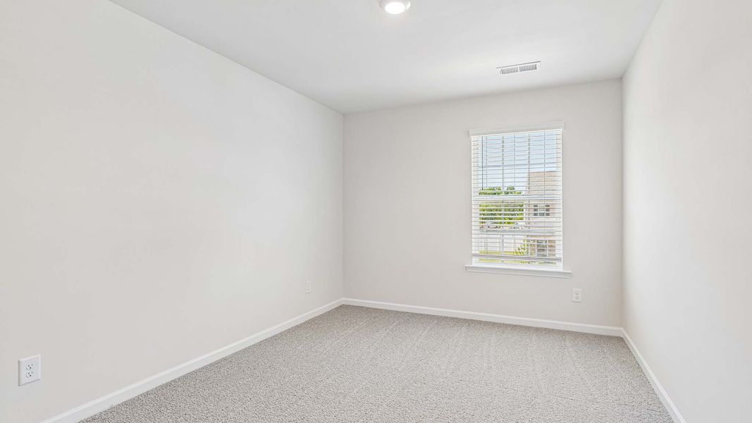 Spacious, unfurnished interior of a new home in Fergus Crossing, York (Image 14).