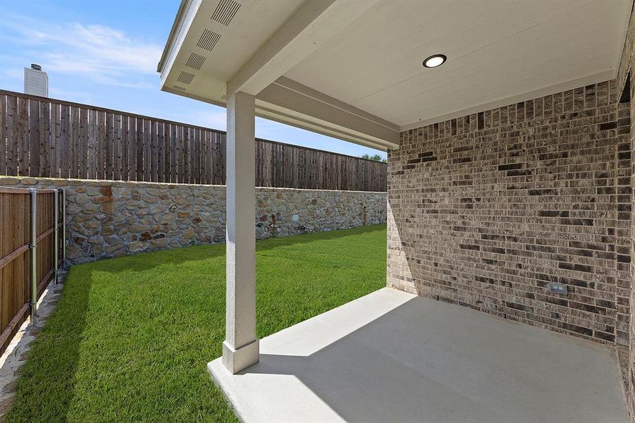 25. 1737 Osage - Patio