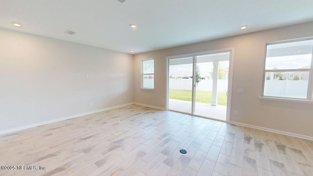 Spacious, unfurnished interior of a new home in Sandridge Hills, Green Cove Springs (Image 9).
