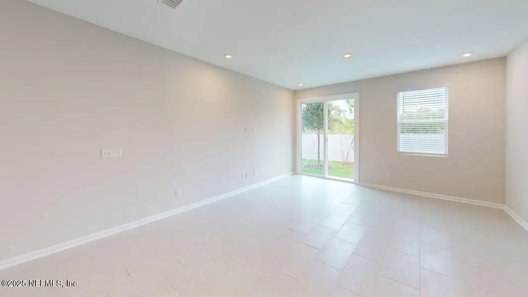 Spacious, unfurnished interior of a new home in Egret Creek, Jacksonville (Image 13).
